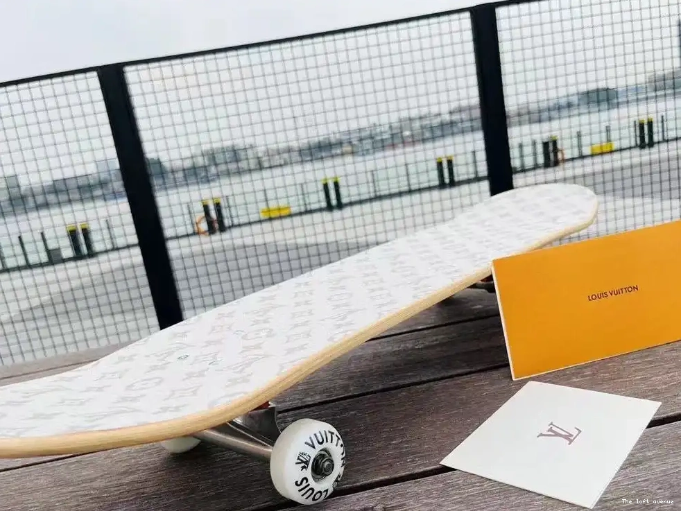 LV SKATEBOARD CUSTOM 0519